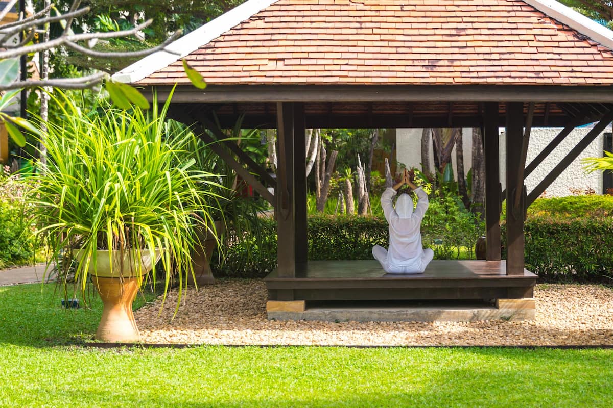 Taman Rumah Mewah dengan Gazebo